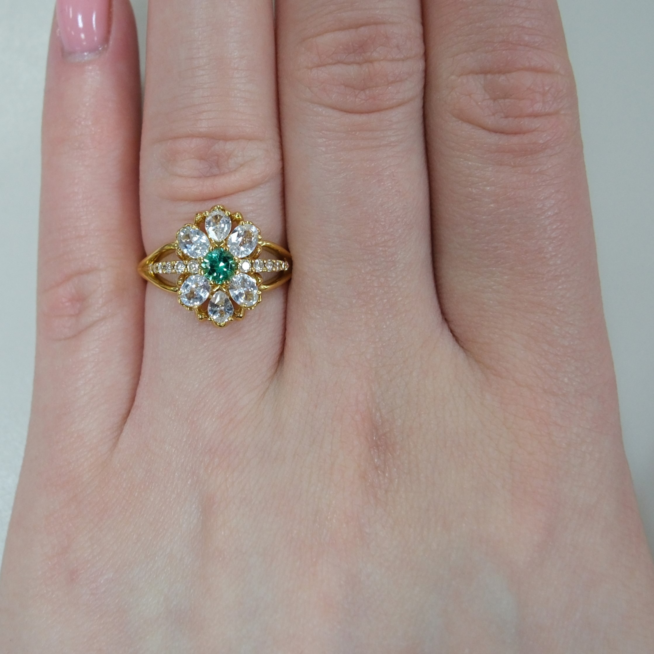 Кольцо из желтого золота с изумрудом